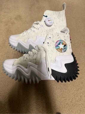 Converse White High-Top Run Star Hike Sneakers with Black & Gray Sole women’s 6